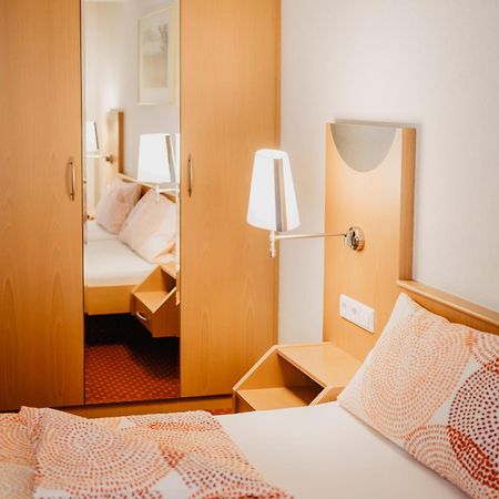 Hotel Garni Stube 恩丁根 外观 照片