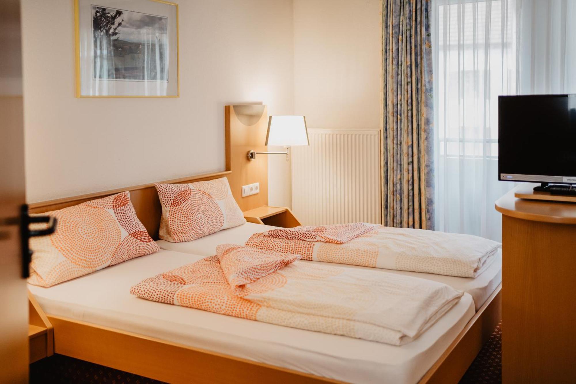 Hotel Garni Stube 恩丁根 外观 照片